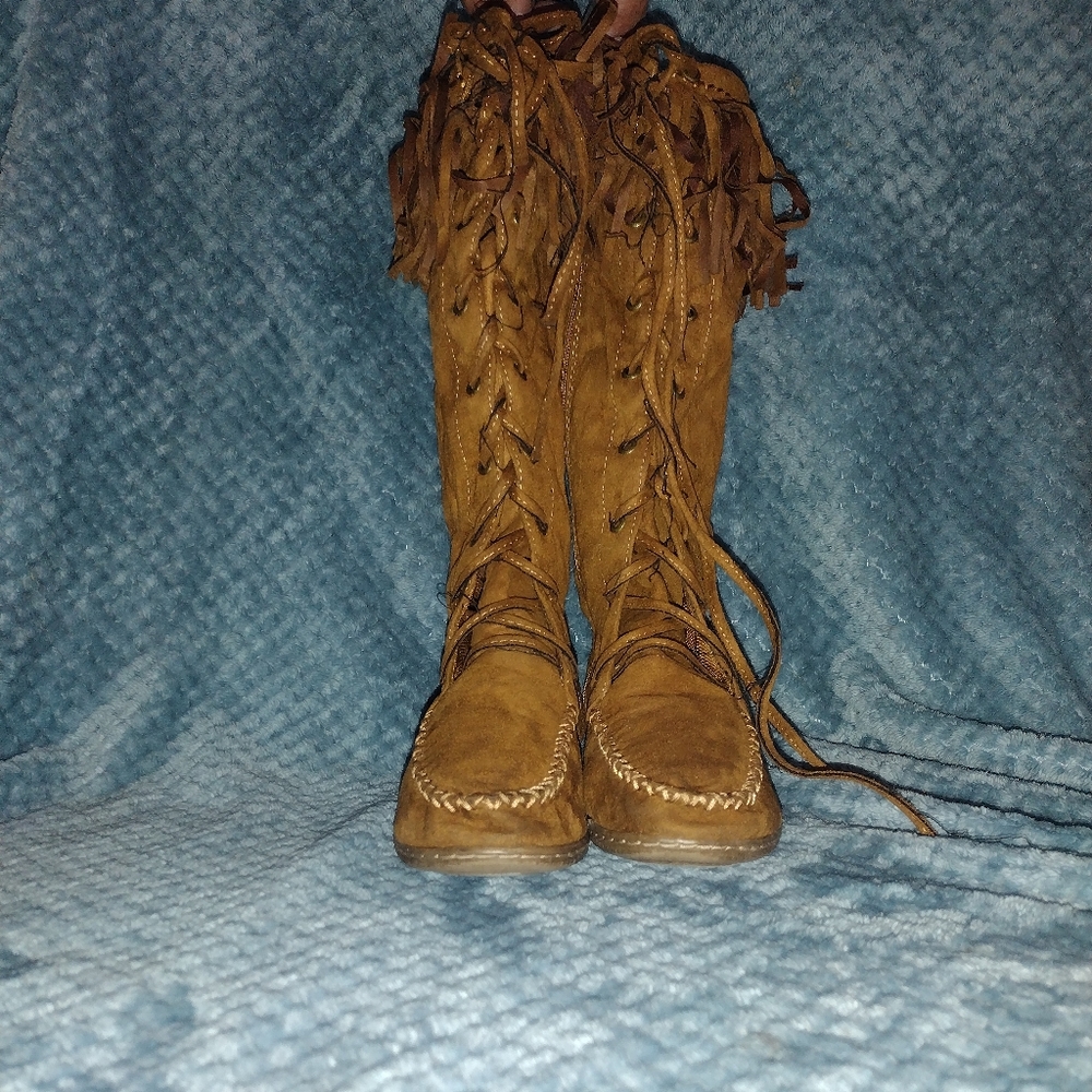 Soda Fringe flat boots